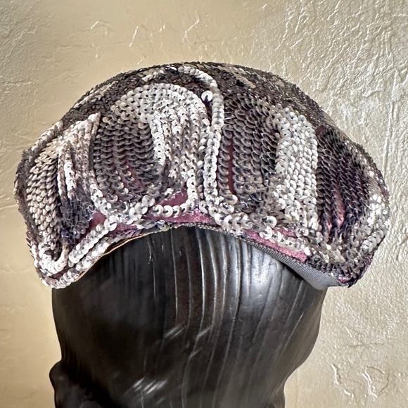 SOPHISTICATED 1950s\' COCKTAIL HAT - SILVER SEQUINS AND BEADS ON PURPLE BASE main image 8